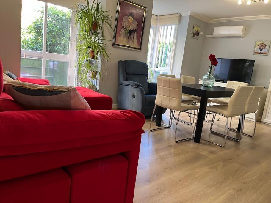 Triana Family Suites Seville Luaran gambar