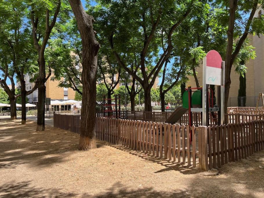 Triana Family Suites Seville Luaran gambar